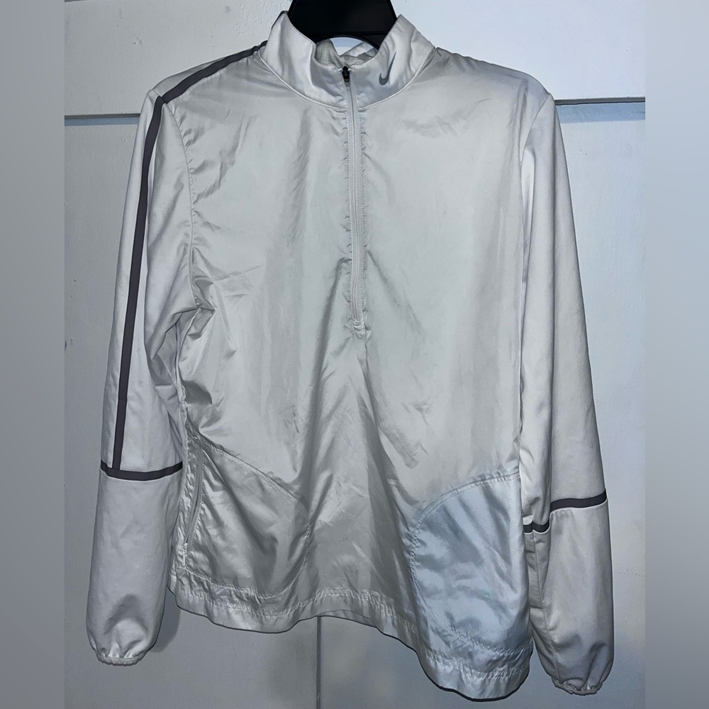Nike sportswear pull over ! Lite weight jacket!